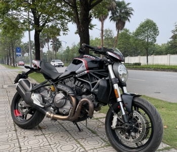 Monster 821 Odo 8100 km date 2018